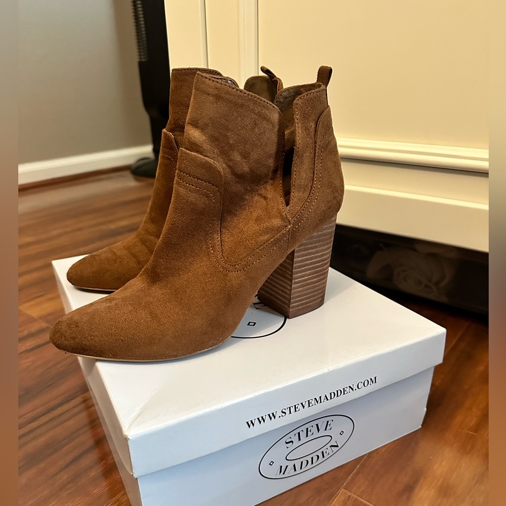 Gently worn! Steve Madden brown heeled booties. Size 8